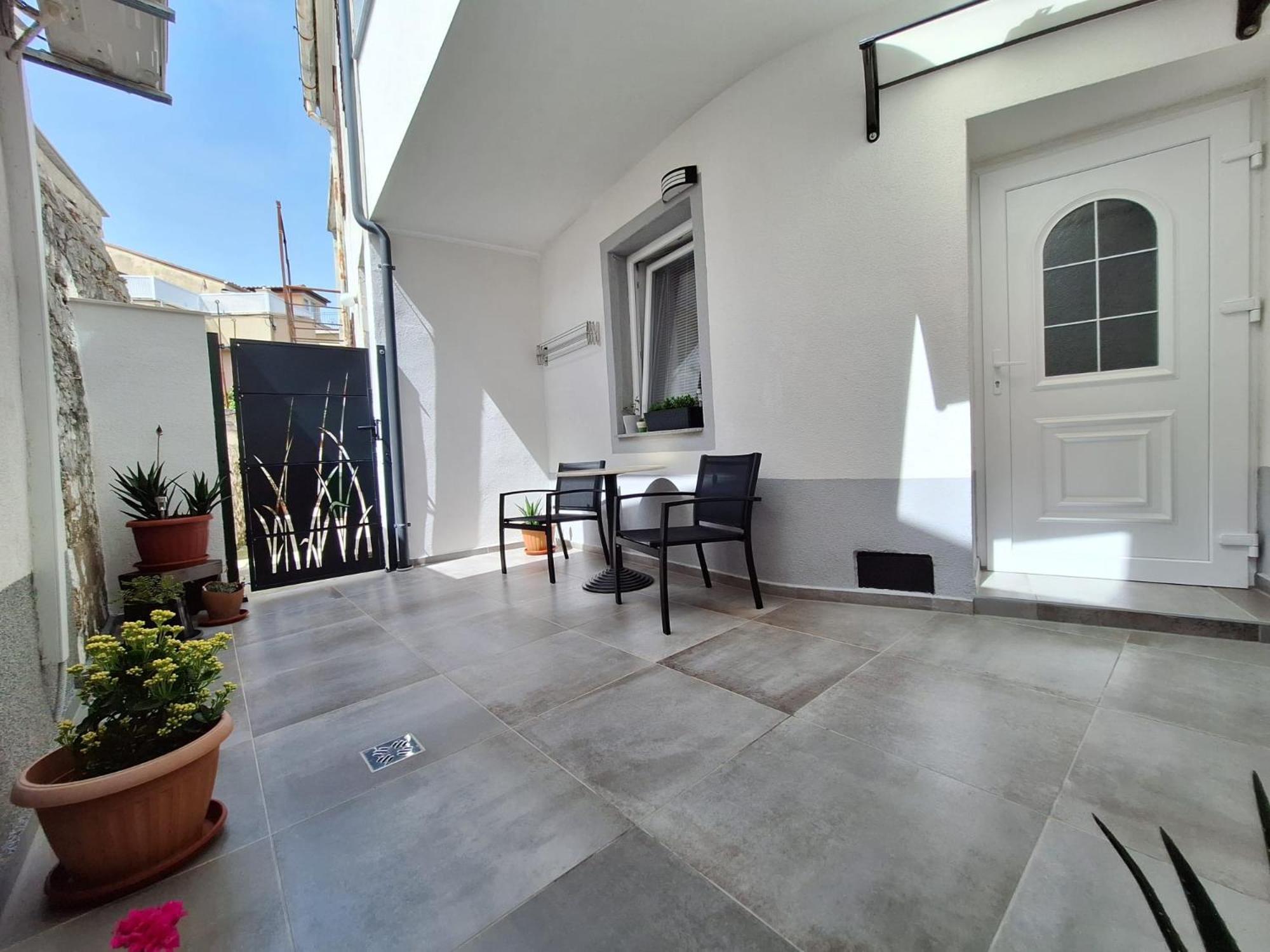 Molnar Apartment *